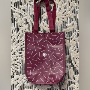 Lululemon reuseable bag